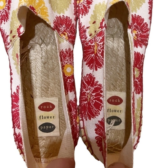 Rock Flower Paper Floral Flat Espadrilles Canvas Jute Beige, Red, & Yellow 7.5 - Picture 3 of 8